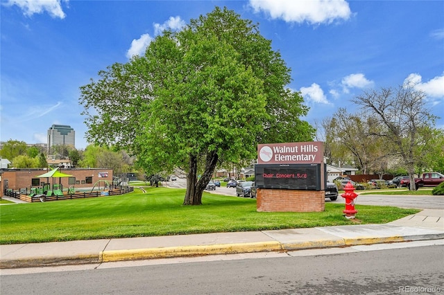 7076 S Spruce Dr W, Centennial, CO 80112 - view of property's community featuring a lawn