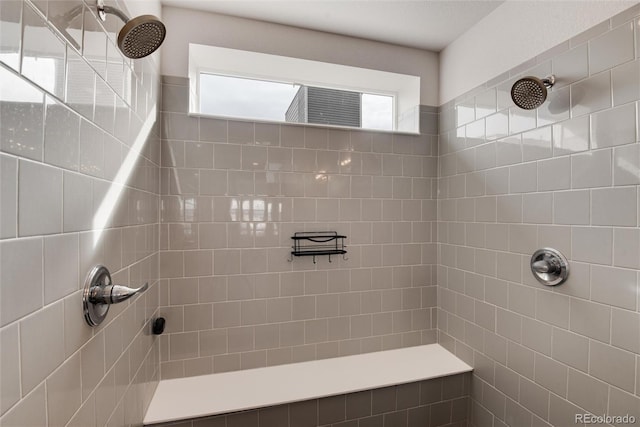 bathroom featuring a tile shower