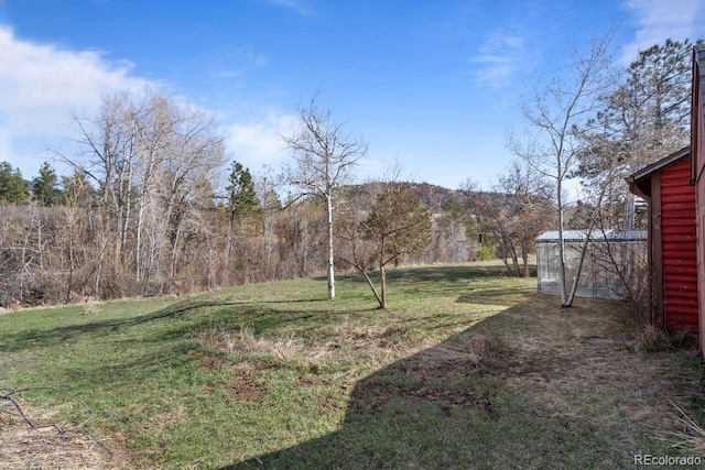 view of yard with a mountain view