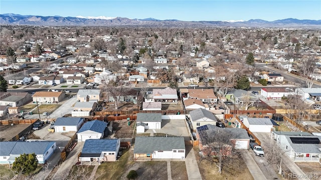 bird's eye view featuring a residential view and a mountain view