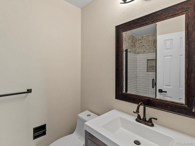 8425 Green Island Cir, Lone Tree, CO 80124 - full bathroom featuring vanity and toilet