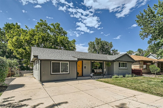 ranch-style home featuring a front yard