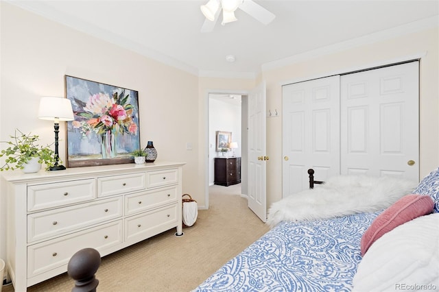 bedroom with light carpet, ceiling fan, ornamental molding, and a closet