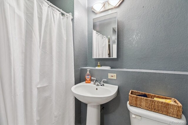 19061 E Oxford Dr, Aurora, CO 80013 - bathroom with a textured wall and a shower with shower curtain