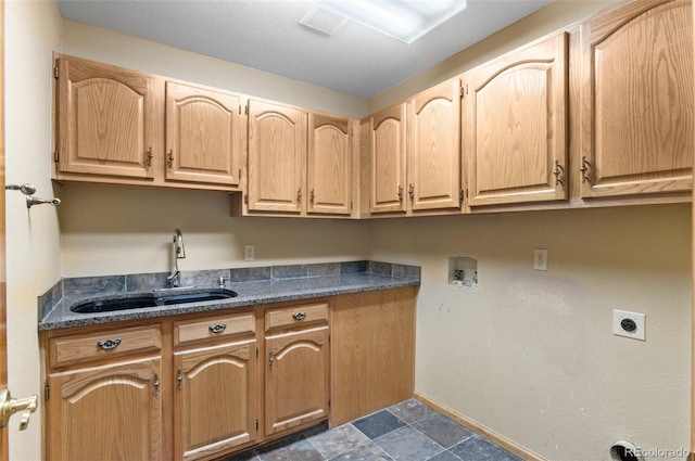 washroom with washer hookup, visible vents, cabinet space, a sink, and baseboards