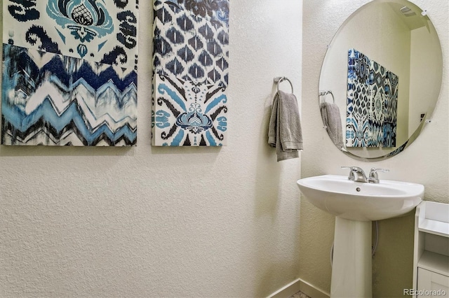 27756 E Byers Pl, Aurora, CO 80018 - bathroom with a sink