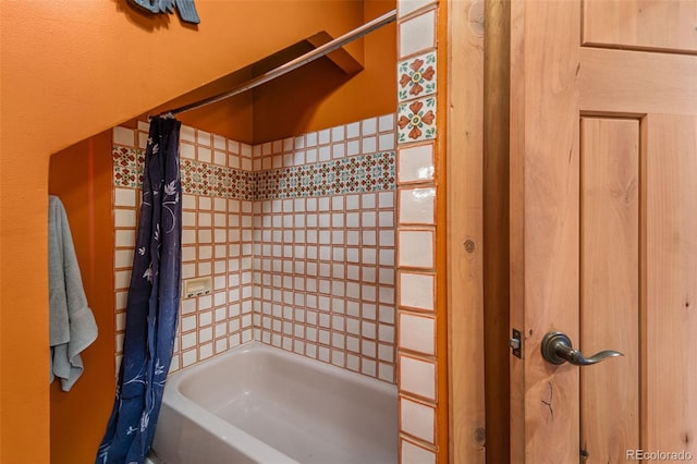 174 Needle Creek Rd, Divide, CO 80814 - bathroom featuring shower / bath combination with curtain