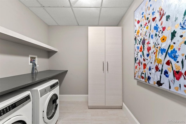 2001 Lincoln St Unit 2524, Denver, CO 80202 - laundry area with separate washer and dryer and baseboards