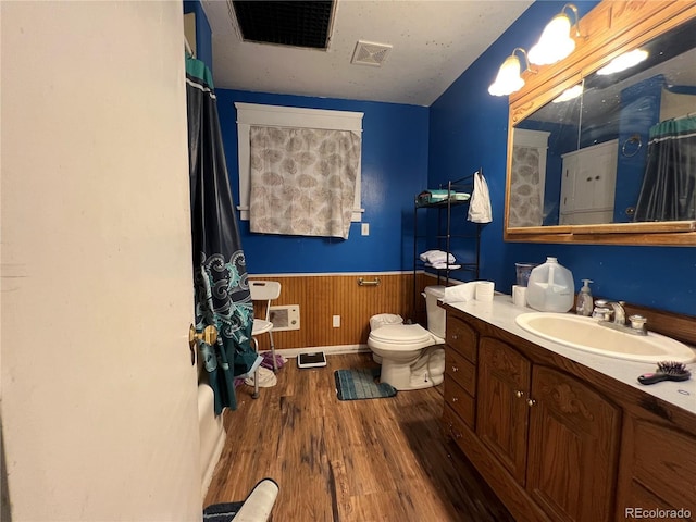 1069 US Highway 285, Monte Vista, CO 81144 - full bath featuring wood finished floors, wainscoting, vanity, and a shower with curtain