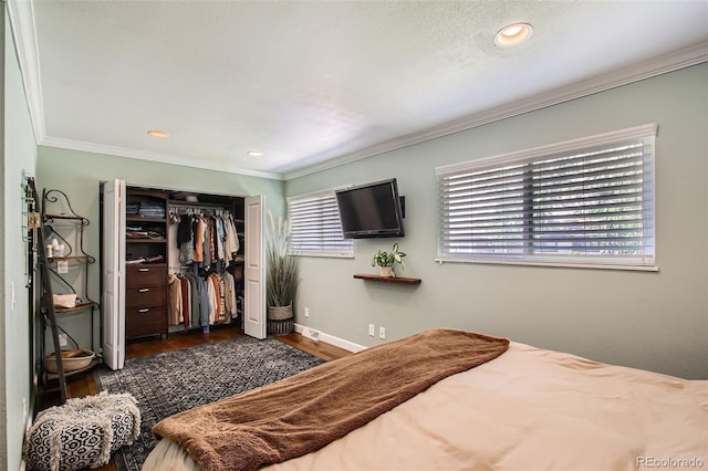 9146 W 89th Ct, Broomfield, CO 80021 - bedroom with ornamental molding, wood finished floors, baseboards, a closet, and recessed lighting