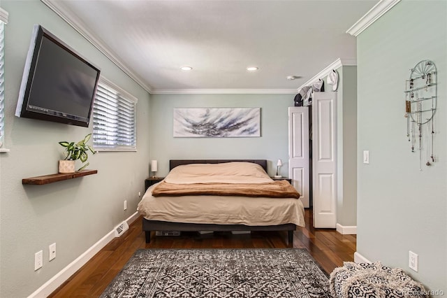 9146 W 89th Ct, Broomfield, CO 80021 - bedroom with crown molding, hardwood / wood-style flooring, baseboards, and recessed lighting