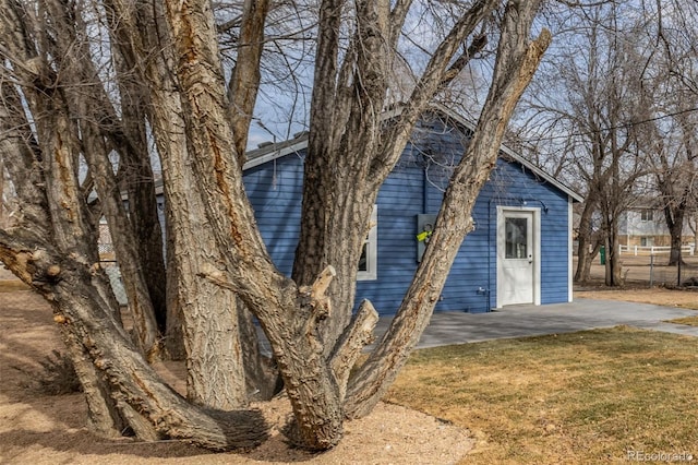 view of front of house with a front yard