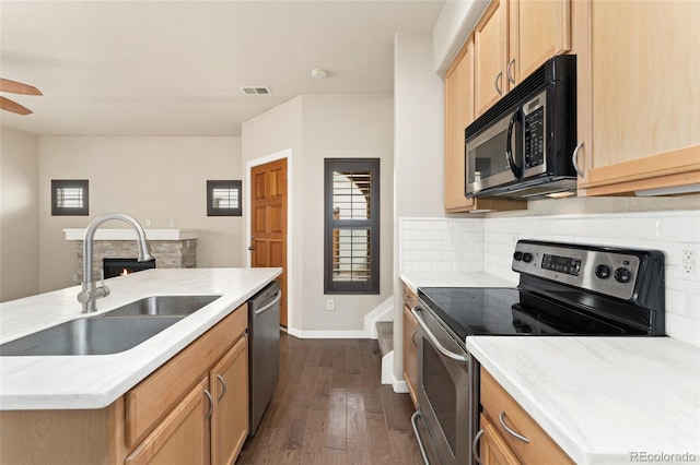 10044 Martin Luther King Blvd, Denver, CO 80238 - kitchen featuring stainless steel appliances, a sink, dark wood-style flooring, tasteful backsplash, and light brown cabinetry