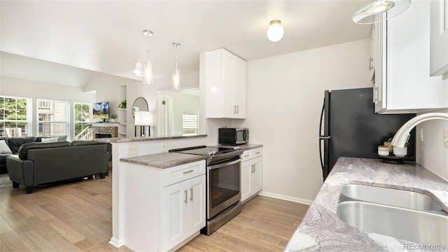 2918 Silverplume Dr Unit C1, Fort Collins, CO 80526 - kitchen featuring appliances with stainless steel finishes, light wood-type flooring, open floor plan, white cabinets, and a peninsula