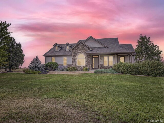 view of front of house featuring a lawn