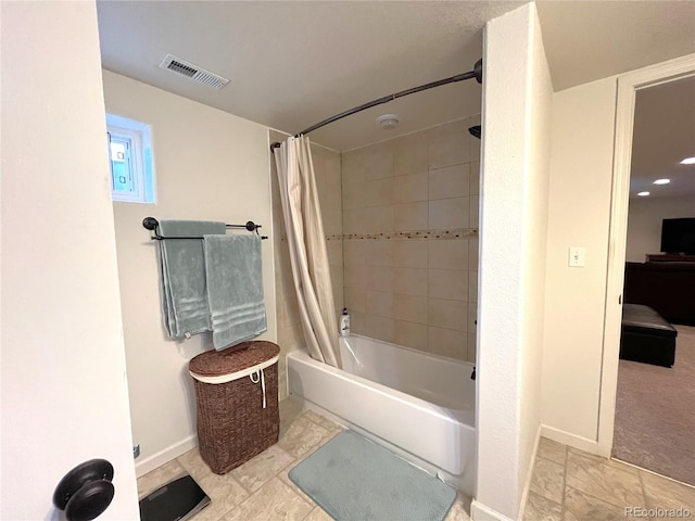 full bathroom featuring baseboards, visible vents, and shower / tub combo with curtain