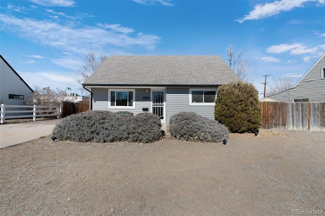 bungalow with roof with shingles and fence