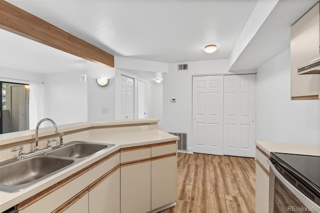 20 S Boulder Cir Unit 2109, Boulder, CO 80303 - kitchen with a sink, light wood-style floors, light countertops, cream cabinets, and stainless steel electric stove
