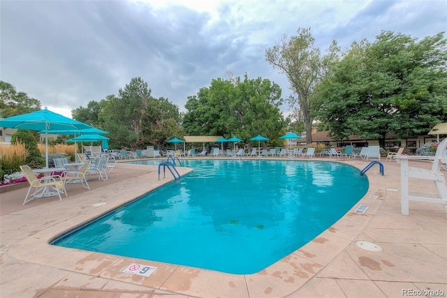 705 S Alton Way Unit 6B, Denver, CO 80247 - community pool with a patio