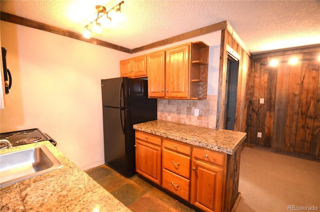 107 Peaks View Ct Unit 324, Blue River, CO 80424 - kitchen with freestanding refrigerator, a sink, a textured ceiling, decorative backsplash, and open shelves