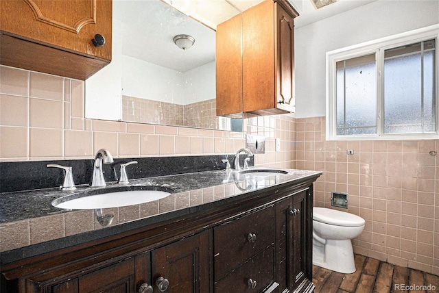 3306 S Uinta Ct, Denver, CO 80231 - full bath featuring double vanity, wood finished floors, and tile walls