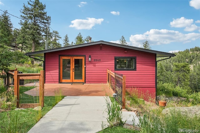 8940 S Brandenburger Dr, Morrison, CO 80465 - view of front facade featuring a gate