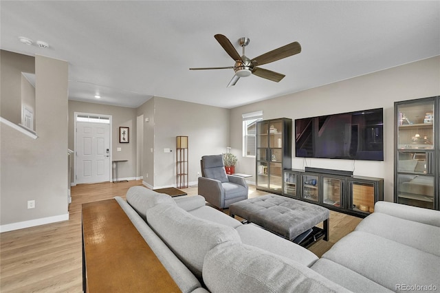 7465 E 157th Pl, Thornton, CO 80602 - living room featuring ceiling fan, light wood-style floors, baseboards, and recessed lighting