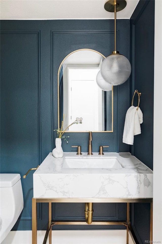 bathroom featuring toilet and sink