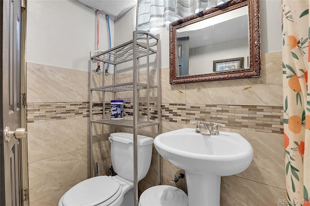 bathroom featuring tile walls, a shower with curtain, and toilet