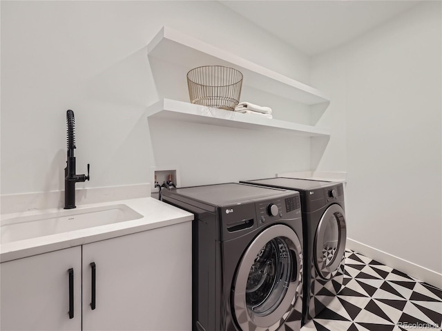 washroom featuring sink and washer and clothes dryer