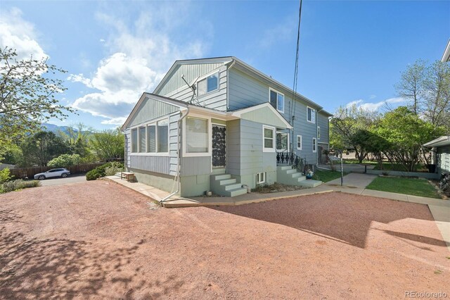 1055 N 18th St, Colorado Springs, CO 80904 - view of front of house featuring entry steps