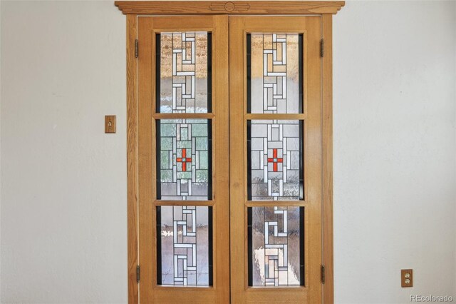 1055 N 18th St, Colorado Springs, CO 80904 - details featuring french doors