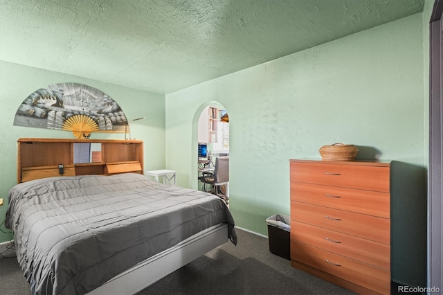 bedroom featuring a textured ceiling and carpet flooring