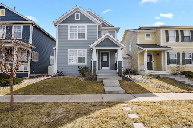 view of front of property featuring a front yard