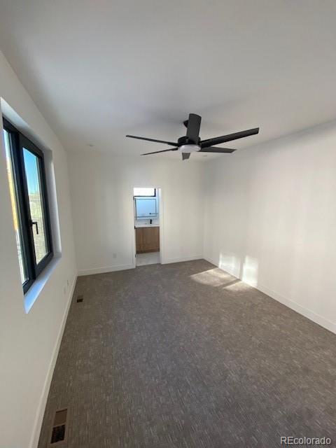 empty room featuring ceiling fan