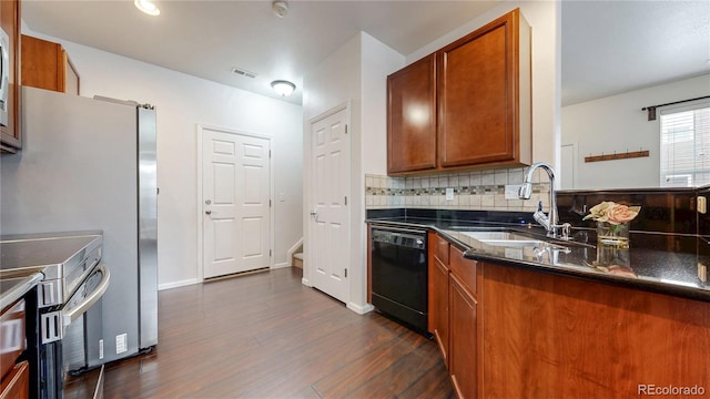 kitchen with brown cabinets, a sink, tasteful backsplash, dark wood-style floors, and dishwasher