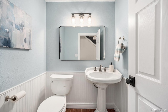 10247 W Roxbury Pl, Littleton, CO 80127 - half bath with toilet, wood finished floors, and baseboards