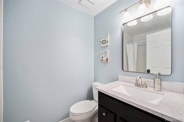 10247 W Roxbury Pl, Littleton, CO 80127 - full bath with toilet, vanity, and a shower with shower curtain