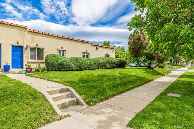 1800 Grove St, Denver, CO 80204 - view of green lawn