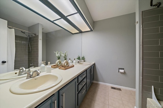 full bathroom featuring a sink, curtained shower, double vanity, and visible vents