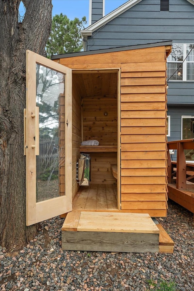 view of outdoor structure with an outdoor structure