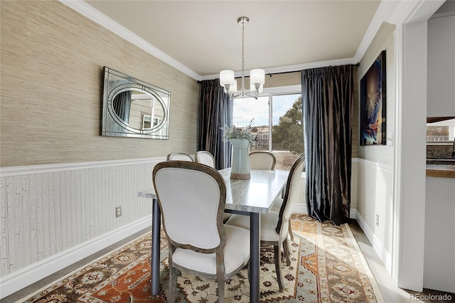 dining room featuring ornamental molding and a notable chandelier