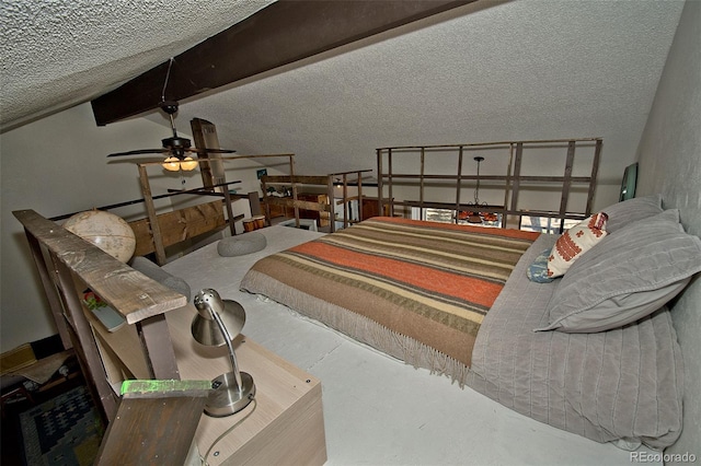 bedroom featuring ceiling fan and a textured ceiling