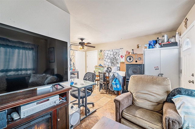 living area featuring a ceiling fan