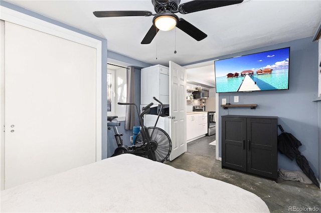 bedroom featuring ceiling fan