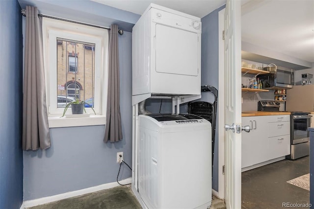 washroom with stacked washing machine and dryer