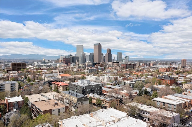 city view featuring mountains