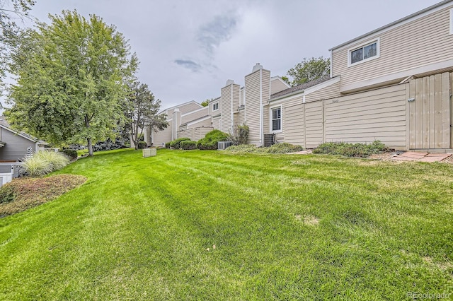 7640 S Monaco Cir W, Centennial, CO 80112 - view of grassy yard