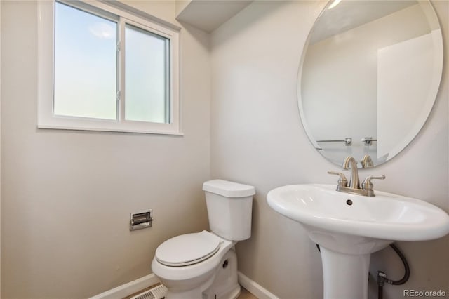 bathroom featuring toilet