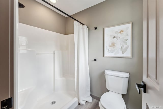 143 Brady Rd, Buena Vista, CO 81211 - full bath with toilet, curtained shower, baseboards, and wood finished floors